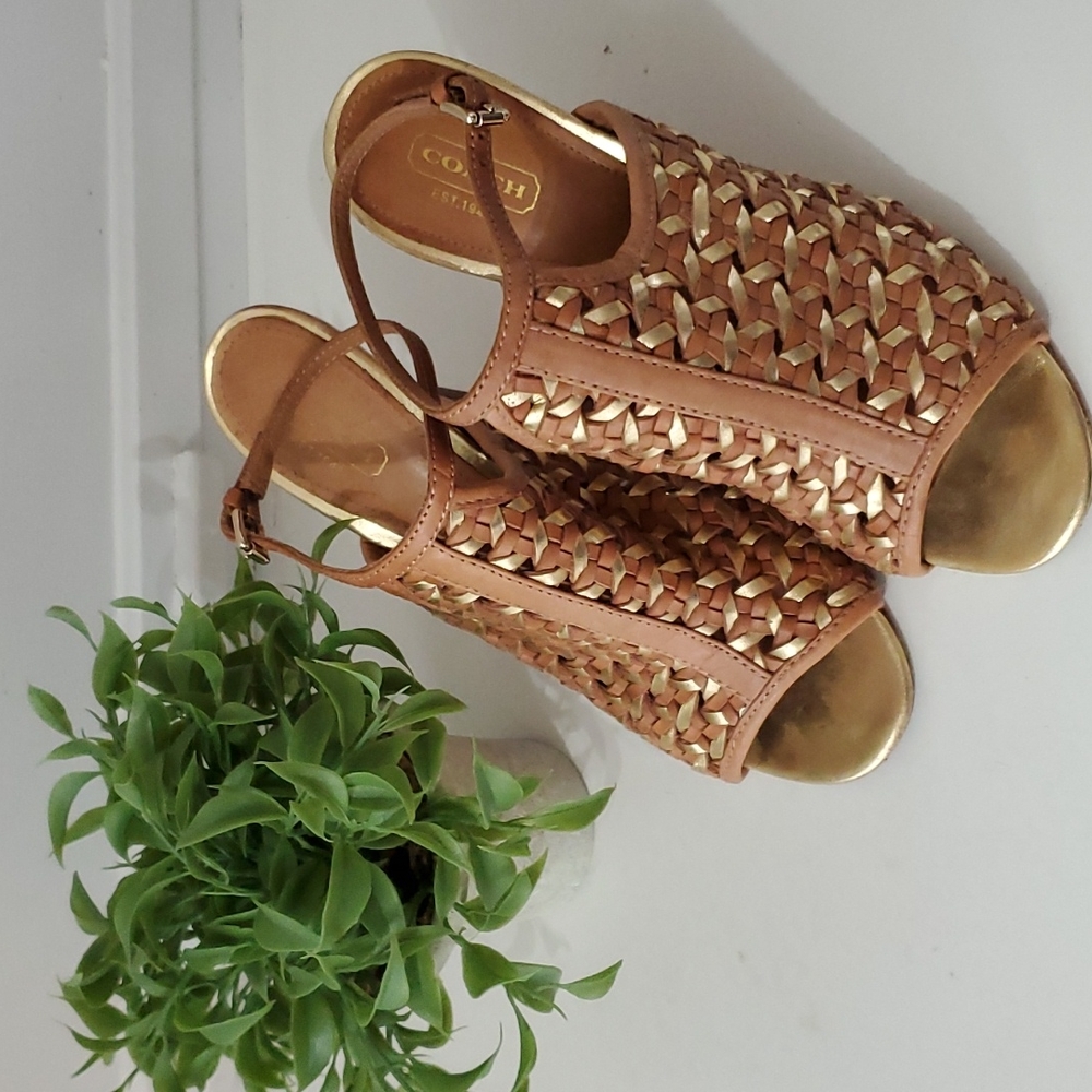 Coach Leela peep-toe sandal, leather, tan/gold EUC, sz 7.5